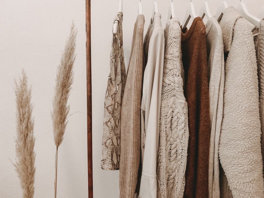 Portant de prêt à porter féminin, sélection Couleur d'Ambre